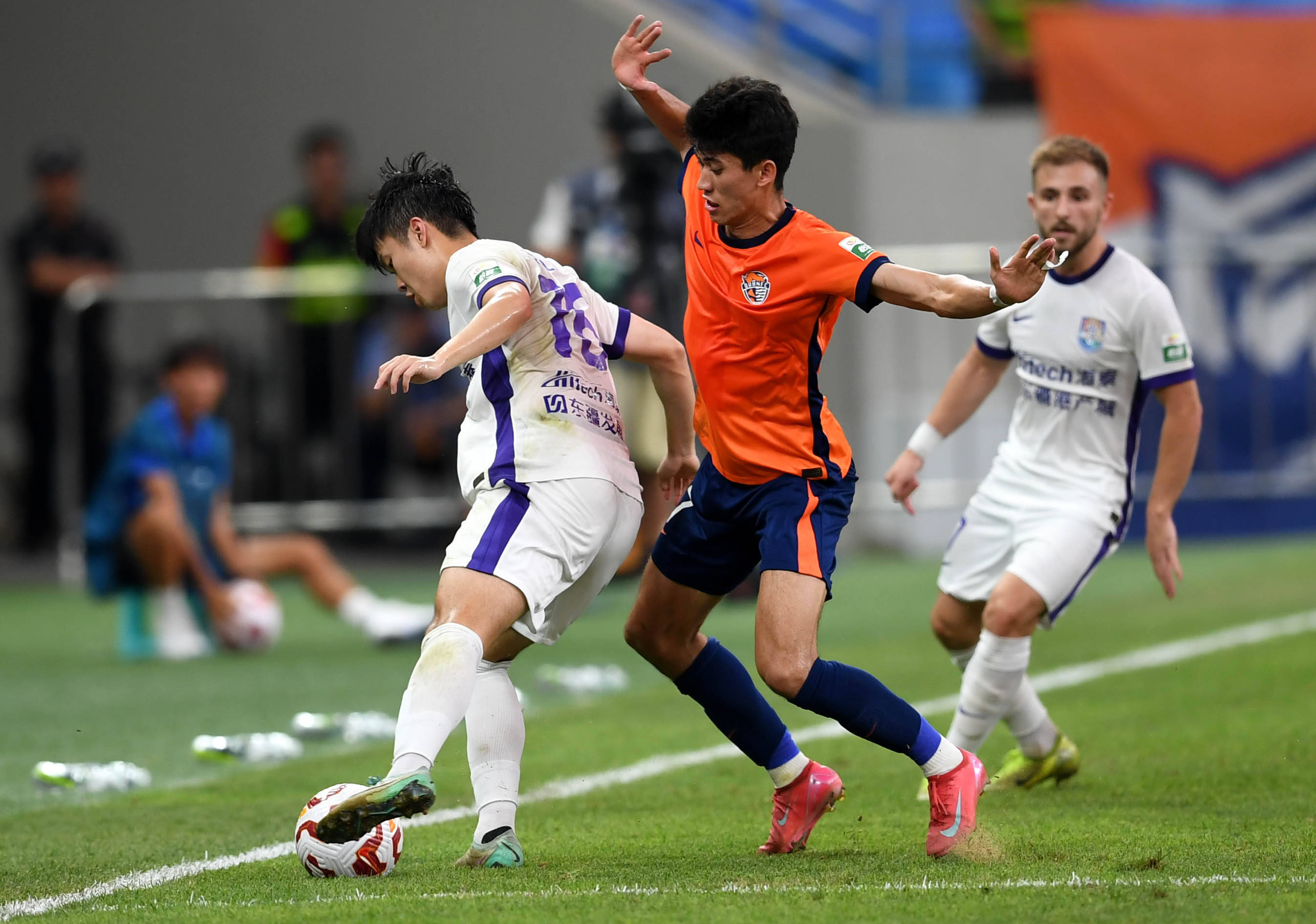 己的不容小 己的不容小